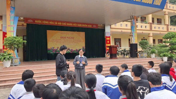 PHÒNG VĂN HÓA - XÃ HỘI PHỐI HỢP TRƯỜNG THCS ĐỒNG BÀNH  TỔ CHỨC HỘI NGHỊ TRUYỀN THÔNG, TUYÊN TRUYỀN HẠN CHẾ TÌNH TRẠNG TẢO HÔN VÀ HÔN NHÂN CẬN HUYẾT THỐNG