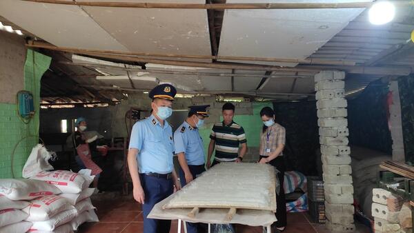 Kiểm tra vệ sinh an toàn thực phẩm tại xã Vạn Linh