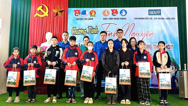 Chương trình tình nguyện“ Xuân sẻ chia-Chung tay xây dựng Nông thôn mới ” năm 2025 tại xã Lâm Sơn