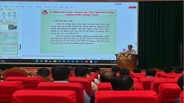 Ngân hàng chính sách xã hội huyện Chi Lăng tổ chức hội nghị tập huấn cho các đối tượng là Cán bộ ban giảm nghèo và trưởng các khu, thôn.