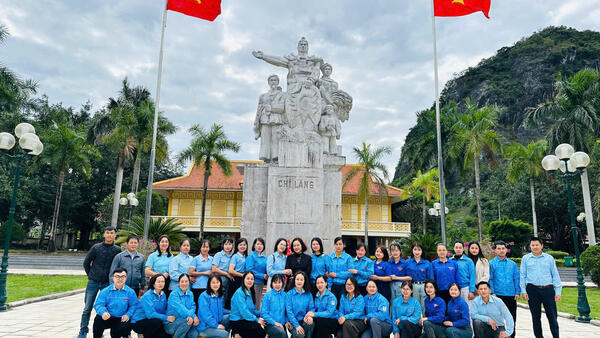 TRUNG TÂM CHÍNH TRỊ XÃ CHI LĂNG  TỔ CHỨC LỚP BỒI DƯỠNG LÝ LUẬN CHÍNH TRỊ  VÀ NGHIỆP VỤ CÔNG TÁC ĐỘI NĂM 2025