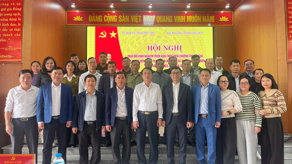 ĐOÀN CÔNG TÁC UBND XÃ CHI LĂNG HỌC TẬP KINH NGHIỆM CÁC MÔ HÌNH PHÁT TRIỂN KINH TẾ TẠI XÃ HỢP LÝ, TỈNH PHÚ THỌ