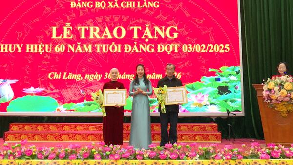 Xã Chi Lăng trao tặng, truy tặng Huy hiệu Đảng đợt 03/02/2026