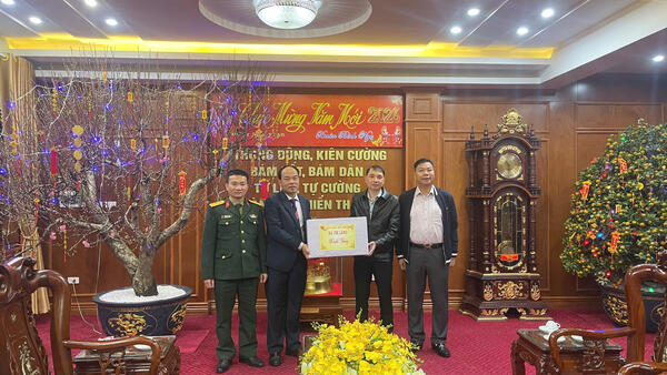 Lãnh đạo xã Chi Lăng thăm, chúc Tết xã bạn, doanh nghiệp, và các đơn vị quân đội