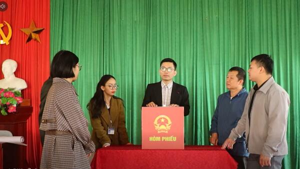 Lãnh đạo xã Chi Lăng kiểm tra công tác chuẩn bị bầu cử trên địa bàn