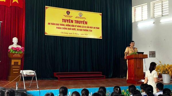 Tuyên truyền an toàn giao thông, hướng dẫn kỹ năng lái xe gắn máy an toàn, phòng chống đuối nước, tai nạn thương tích