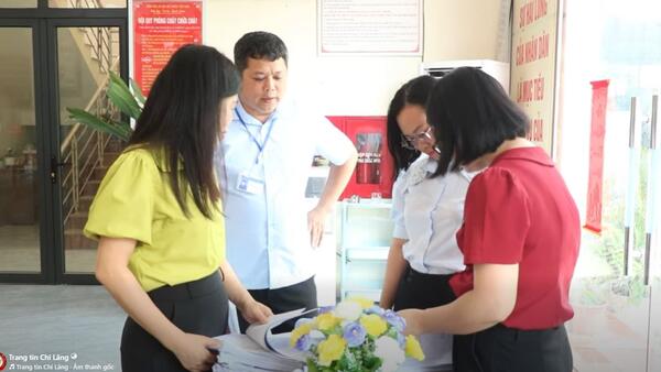 Thường trực HĐND xã Chi Lăng khảo sát việc thực hiện Nghị quyết về ủy quyền trong lĩnh vực chứng thực
