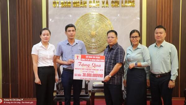 Công ty Cổ phần Xi măng Đồng Bành tặng 30 triệu đồng cho xã Chi Lăng tổ chức các hoạt động tri ân