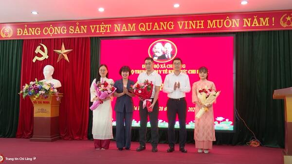 Chi bộ cơ sở Trung tâm Y tế khu vực Chi Lăng kết nạp 3 đảng viên mới
