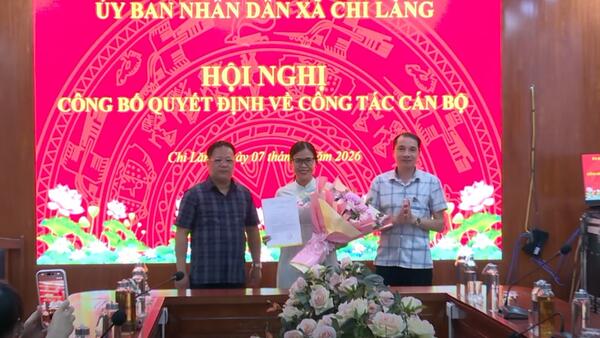 Công bố Quyết định của UBND xã Chi Lăng về công tác cán bộ