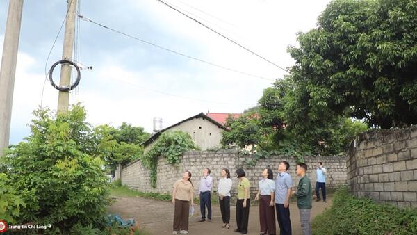 HĐND xã Chi Lăng khảo sát thực hiện chuyển đổi số trong xây dựng nông thôn mới