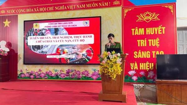 Tuyên truyền, trải nghiệm thực hành chữa cháy và cứu nạn, cứu hộ tại Trung tâm Giáo dục nghề nghiệp - Giáo dục thường xuyên Chi Lăng